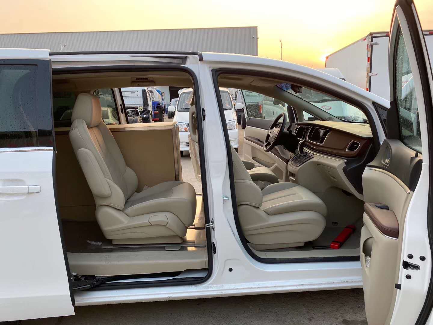 上海火葬场灵车电话 冰棺车出租